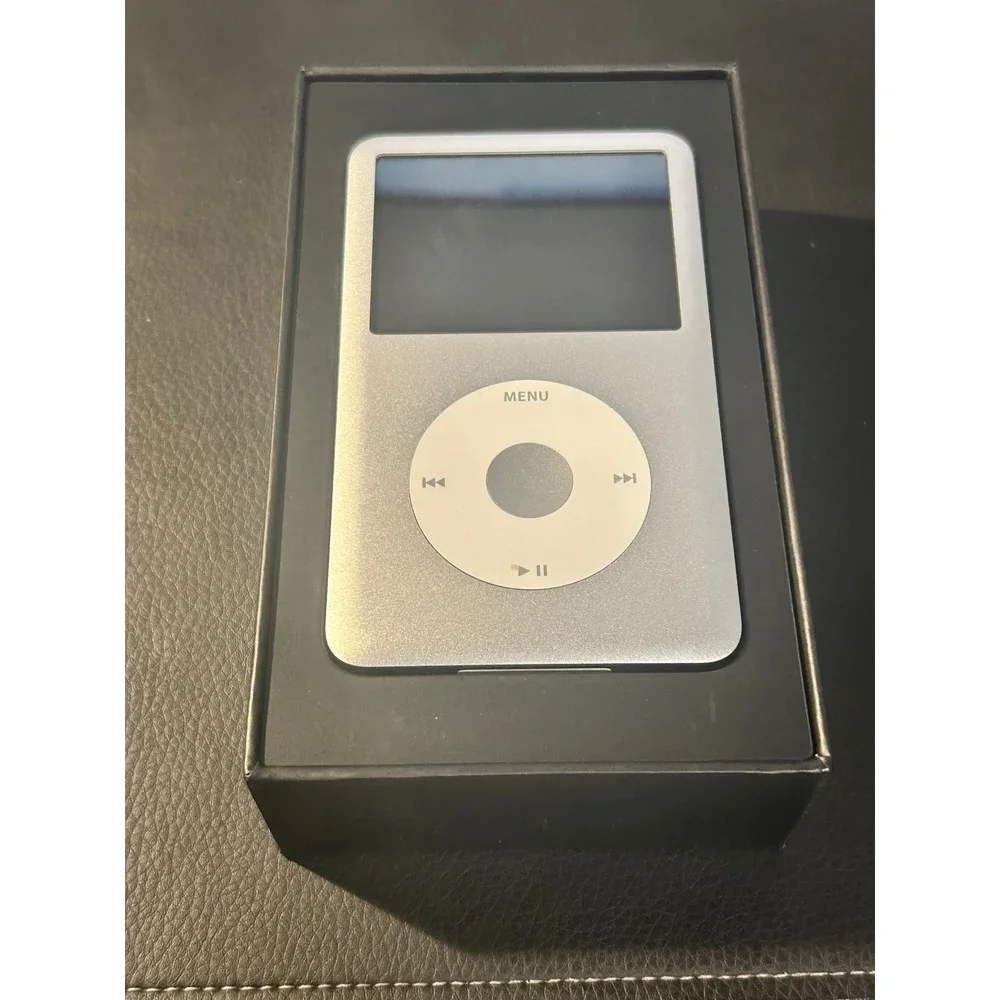 Apple iPod Classic 6th Generation 160GB Silver MP3 Player A1238 with Box